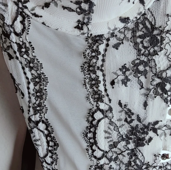 Victoria's Secret Y2K White Black Lace Corset Metal Hardware Front Closure, 34C